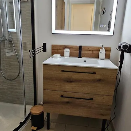 Daire Voiles Blanches-clim-wifi-plage A Pieds Sari-Solenzara